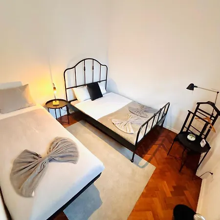 Апартаменты The Redondo House - No 4e2 - Comfortable One-bedroom Лиссабон