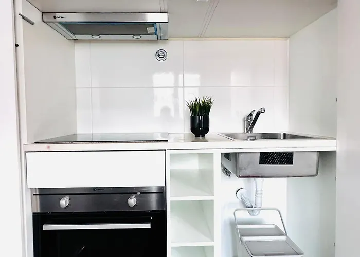 Апартаменти The Redondo House - No 4e2 - Comfortable One-bedroom *